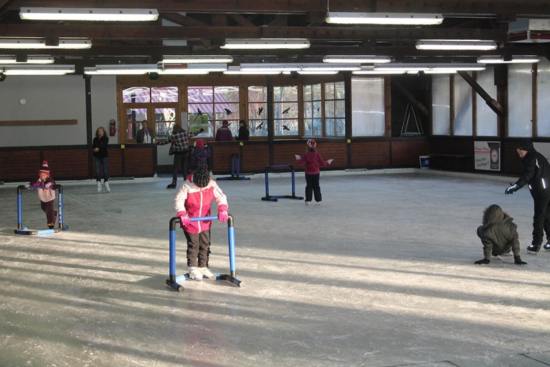 Flyer/Grafik zum Event: Eislaufen in der Like-Eishalle Grafenau am So., 18.12.2022 - So., 01.01.2023 von 10:00 bis 18:00 Uhr